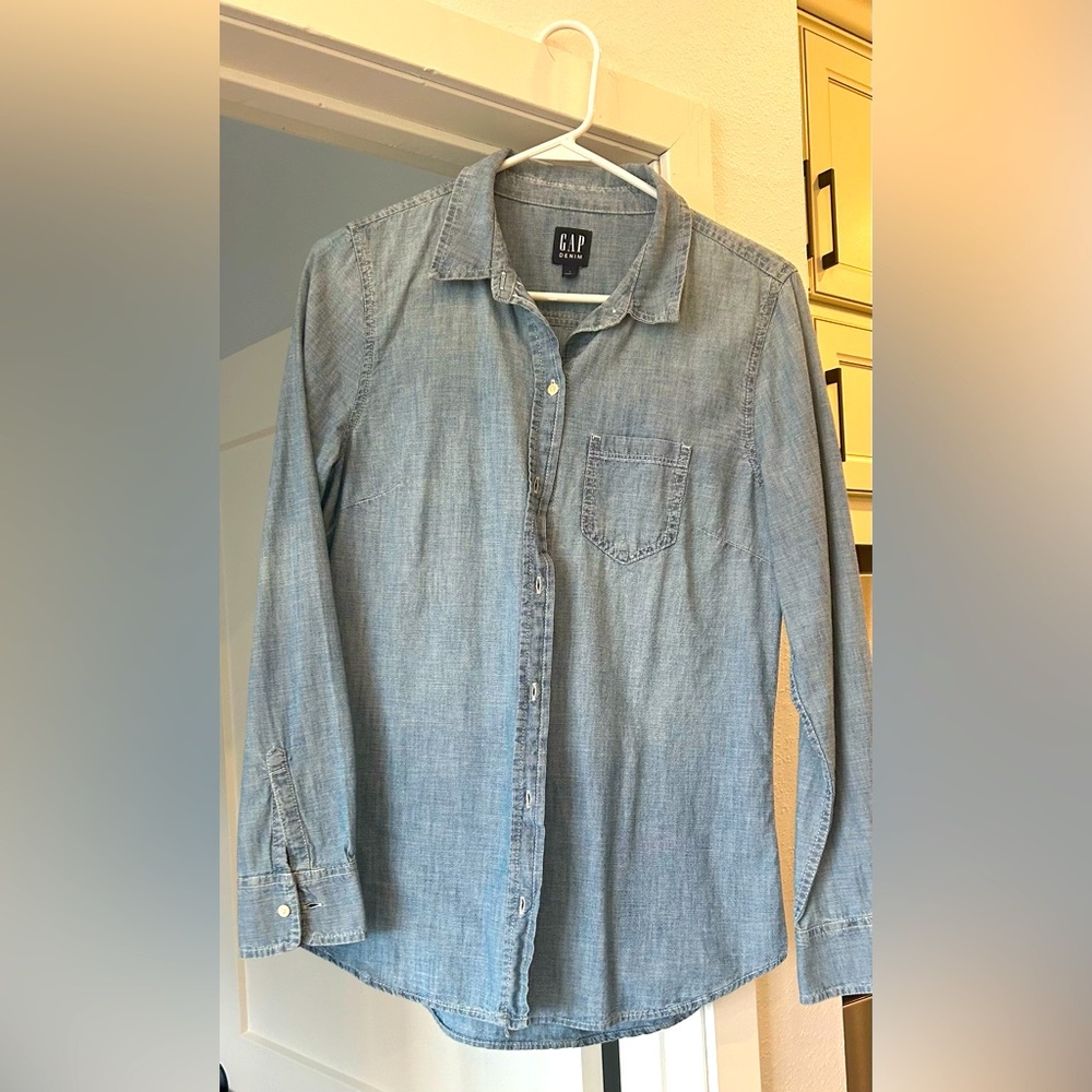 Gap denim shirt size small.